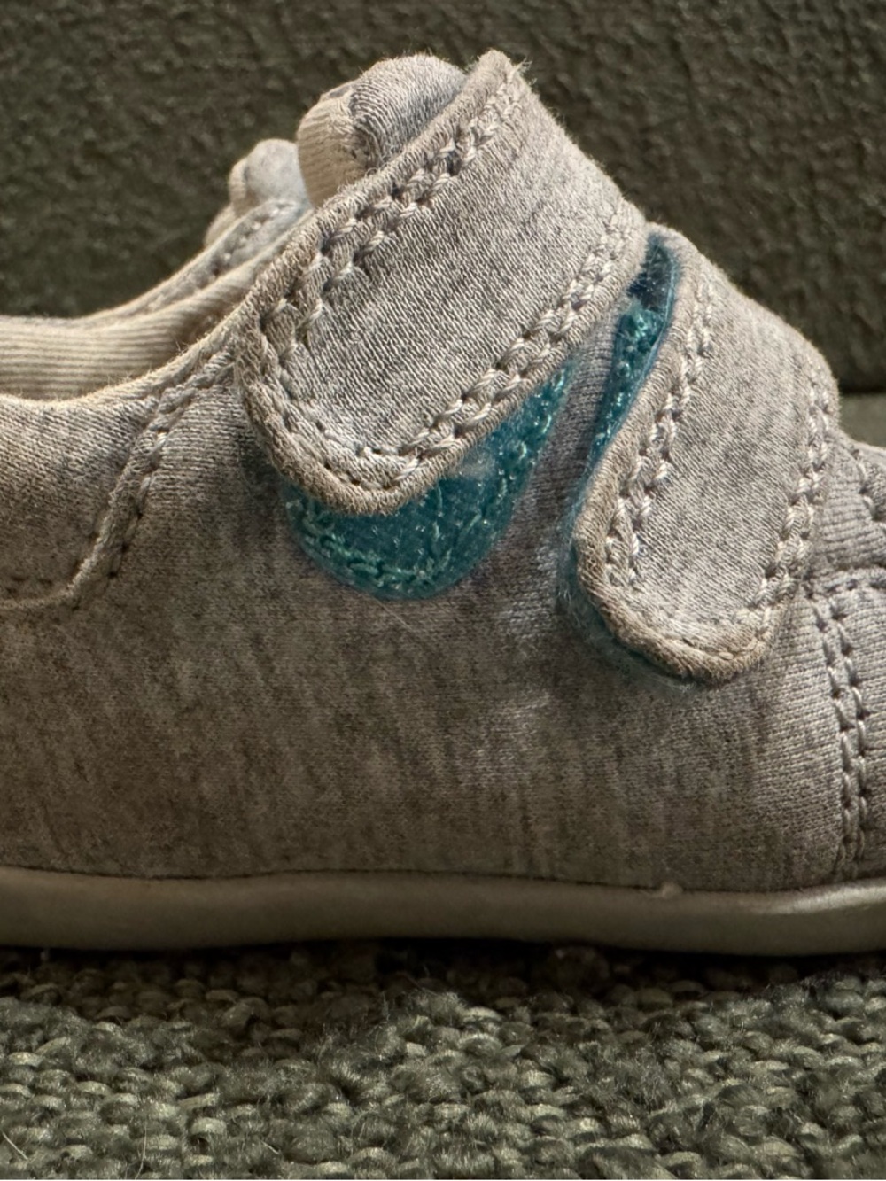 Ten Little First Walkers, Gray & White Velcro Sneakers, size 5 - Picture 4 of 7
